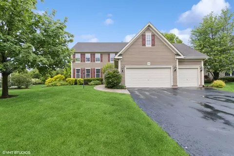 5 N Chestnut Ct, Hawthorn Woods, IL 60047