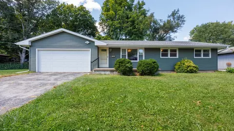 8 Brookwood Dr, Normal, IL 61761