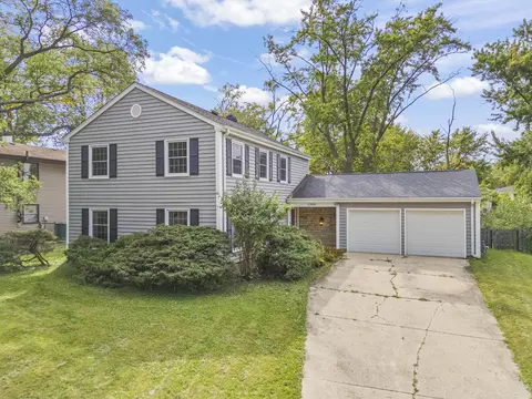 2 S630 Devonshire Ln, Glen Ellyn, IL 60137