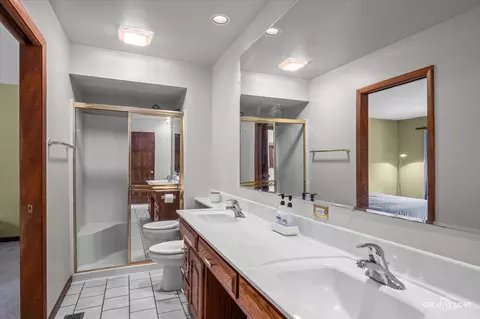 Bath - 1500 Sequoia Rd, Naperville, IL 60540 photo 1 of 4
