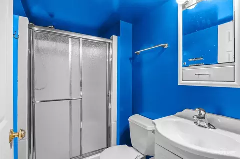 Bath - 1500 Sequoia Rd, Naperville, IL 60540 photo 4 of 4