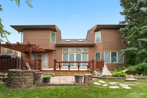 Exterior - 1500 Sequoia Rd, Naperville, IL 60540 photo 2 of 4