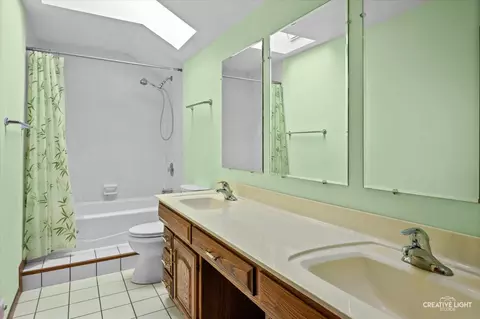 Bath - 1500 Sequoia Rd, Naperville, IL 60540 photo 3 of 4