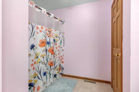 Bath - 1405 Sentry Dr, Durand, IL 61024 photo 3 of 4