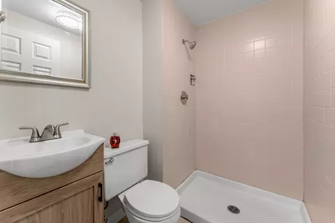 Bath - 16445 Turner Ave, Markham, IL 60428 photo 1 of 2