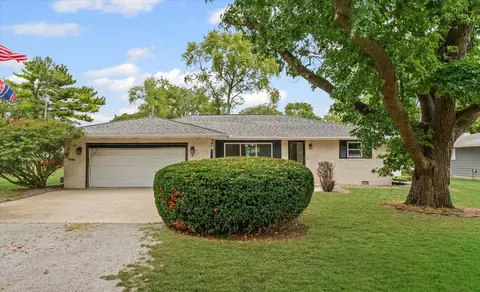 28 S Moery Dr, Bement, IL 61813 photo 2
