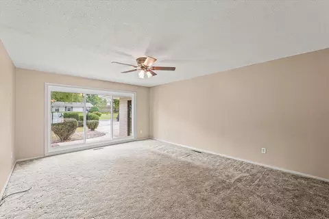28 S Moery Dr, Bement, IL 61813 photo 7