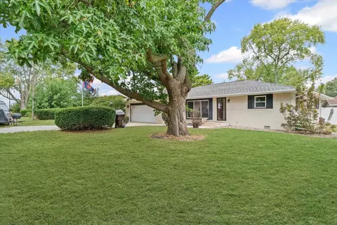 28 S Moery Dr, Bement, IL 61813 photo 3