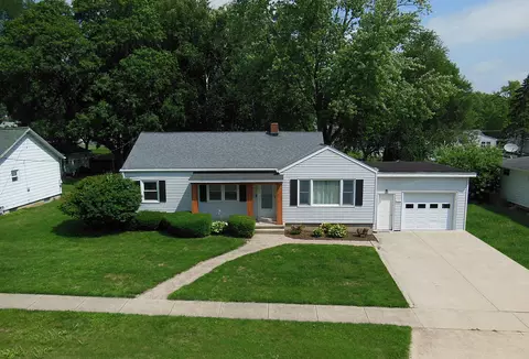 385 E Lincoln St, Sycamore, IL 60178