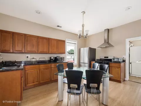 Kitchen - 917 W 34th Pl, Chicago, IL 60608 photo 1 of 4