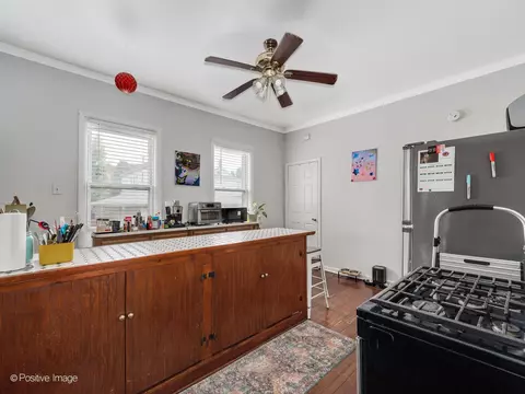 Kitchen - 917 W 34th Pl, Chicago, IL 60608 photo 2 of 4