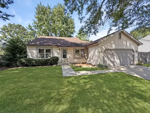 203 N Huntington Dr, Mchenry, IL 60050