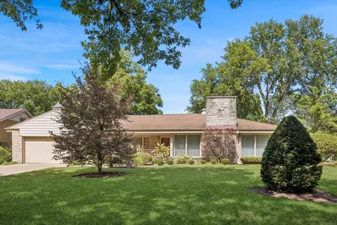 207 W Claremont St, Elmhurst, IL 60126