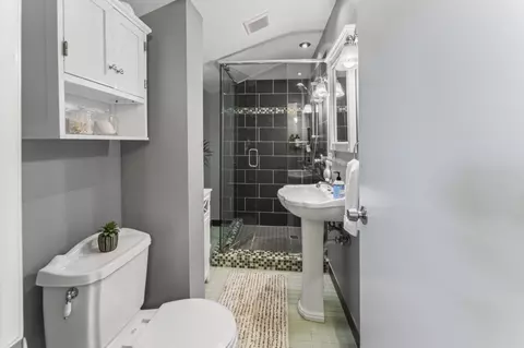 Bath - 2140 Walnut Ct, Glenview, IL 60025 photo 2 of 2