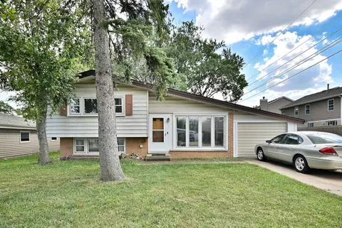 1903 Estes Ave, Des Plaines, IL 60018