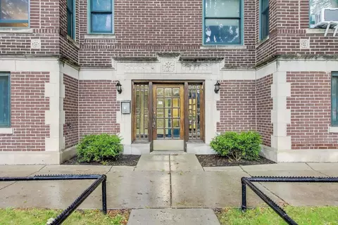 Exterior - 1308 E 56th St #2, Chicago, IL 60637 photo 1 of 2