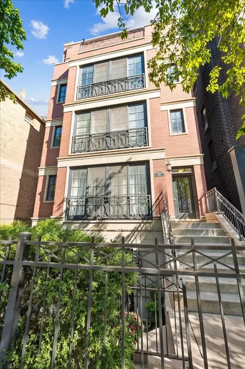 920 W Barry Ave #5, Chicago, IL 60657