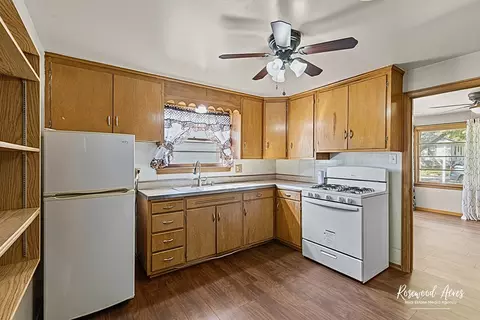 Kitchen - 1054 S 7th Ave, Kankakee, IL 60901 photo 2 of 2