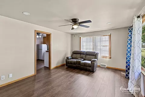 Living - 1054 S 7th Ave, Kankakee, IL 60901 photo 1 of 4