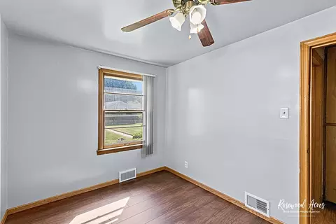 Bedroom - 1054 S 7th Ave, Kankakee, IL 60901 photo 4 of 7