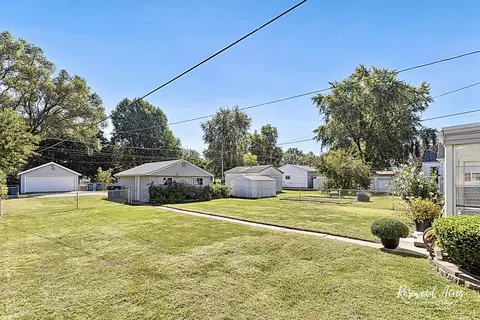 Exterior - 1054 S 7th Ave, Kankakee, IL 60901 photo 4 of 8