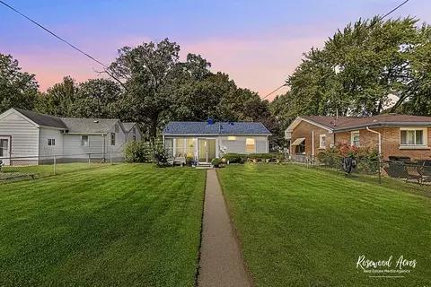 Exterior - 1054 S 7th Ave, Kankakee, IL 60901 photo 6 of 8