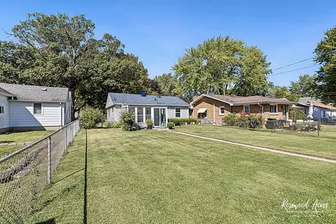Exterior - 1054 S 7th Ave, Kankakee, IL 60901 photo 5 of 8