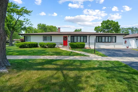 500 E Holly Ave, Mount Prospect, IL 60056