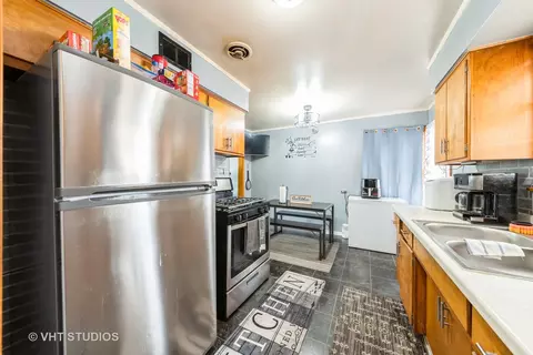 Kitchen - 5813 Superior St, Berkeley, IL 60163 photo 3 of 4