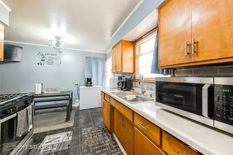 Kitchen - 5813 Superior St, Berkeley, IL 60163 photo 4 of 4