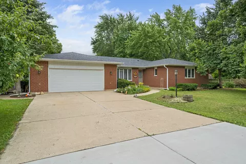 1204 Prairie Ln, Yorkville, IL 60560