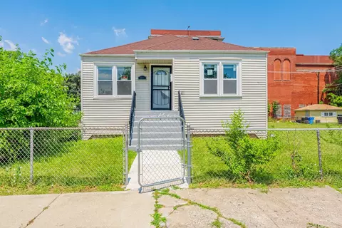 58 W 118th St, Chicago, IL 60628