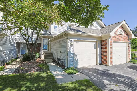 712 Shady Oaks Ct, Elgin, IL 60120