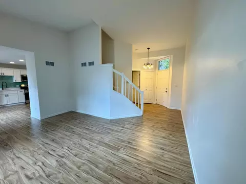 Living - 418 Farmbrook Ct, Romeoville, IL 60446 photo 2 of 3
