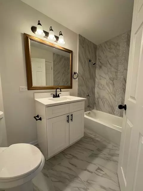Bath - 418 Farmbrook Ct, Romeoville, IL 60446 photo 1 of 2