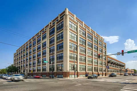 3963 W Belmont Ave #336, Chicago, IL 60618