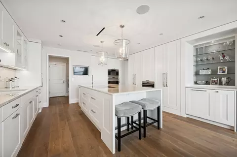 Kitchen - 180 E Pearson St #5603, Chicago, IL 60611 photo 5 of 6
