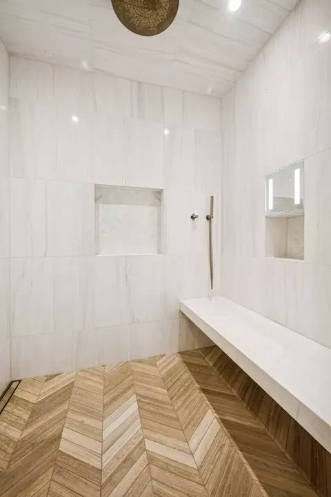 Bath - 180 E Pearson St #5603, Chicago, IL 60611 photo 4 of 8