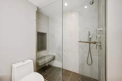 Bath - 180 E Pearson St #5603, Chicago, IL 60611 photo 6 of 8