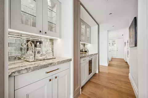Entry Way - 180 E Pearson St #5603, Chicago, IL 60611 photo 2 of 5