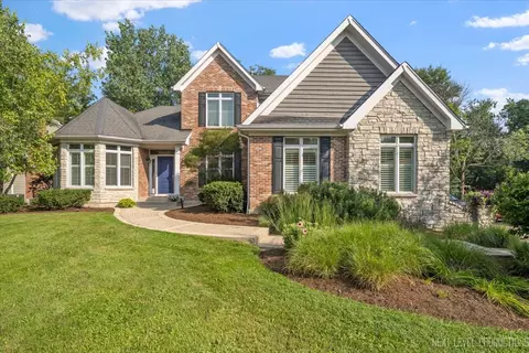 821 Plamondon Rd, Wheaton, IL 60189