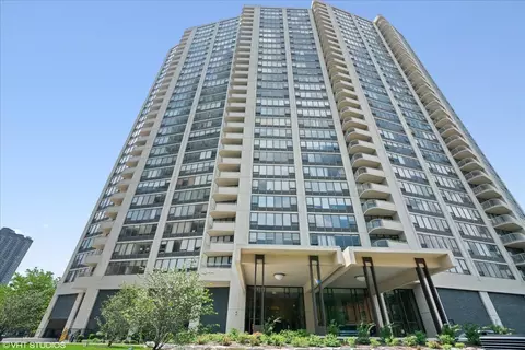 3930 N Pine Grove Ave #1811, Chicago, IL 60613