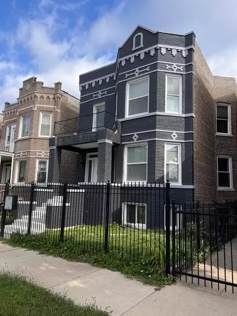 4938 W Rice St, Chicago, IL 60651