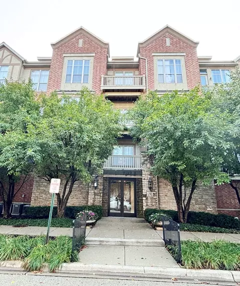 1781 Tudor Ln #308, Northbrook, IL 60062
