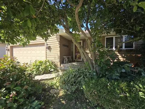363 S Grand Ave, Bourbonnais, IL 60914