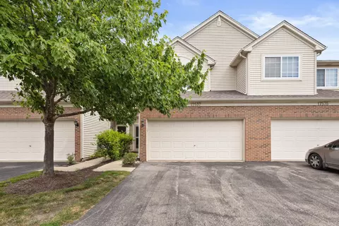 17537 S Gilbert Dr, Lockport, IL 60441
