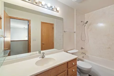 Bath - 17537 S Gilbert Dr, Lockport, IL 60441 photo 1 of 2
