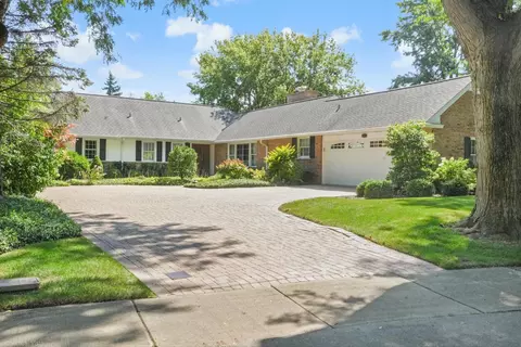 821 Woodbine Ln, Northbrook, IL 60062