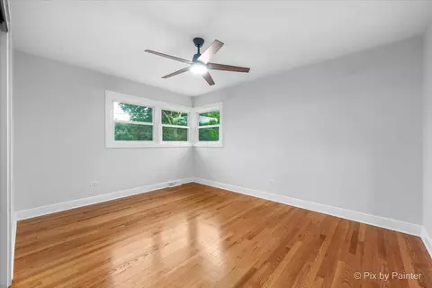 Bedroom - 918 Delles Rd, Wheaton, IL 60189 photo 1 of 8