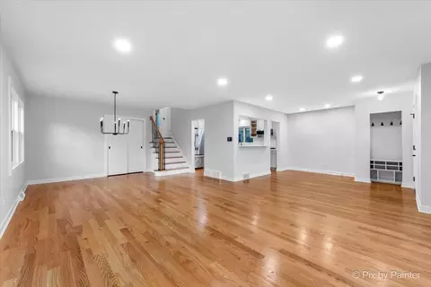Living - 918 Delles Rd, Wheaton, IL 60189 photo 3 of 6